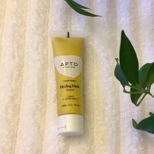 Healing mask with turmeric